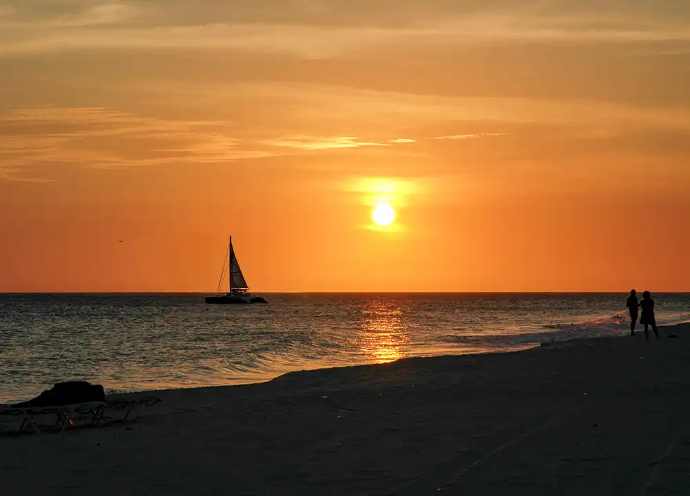 Zeilen tijdens een sunset op Aruba Zeilen Aruba