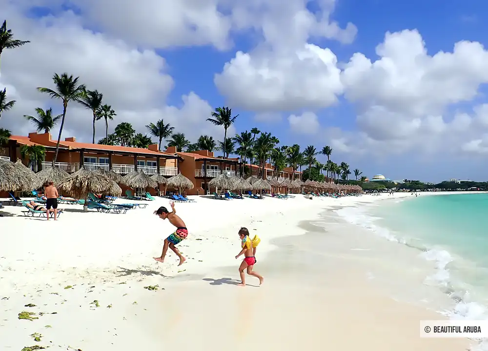 Kinderen op Druif Beach Aruba