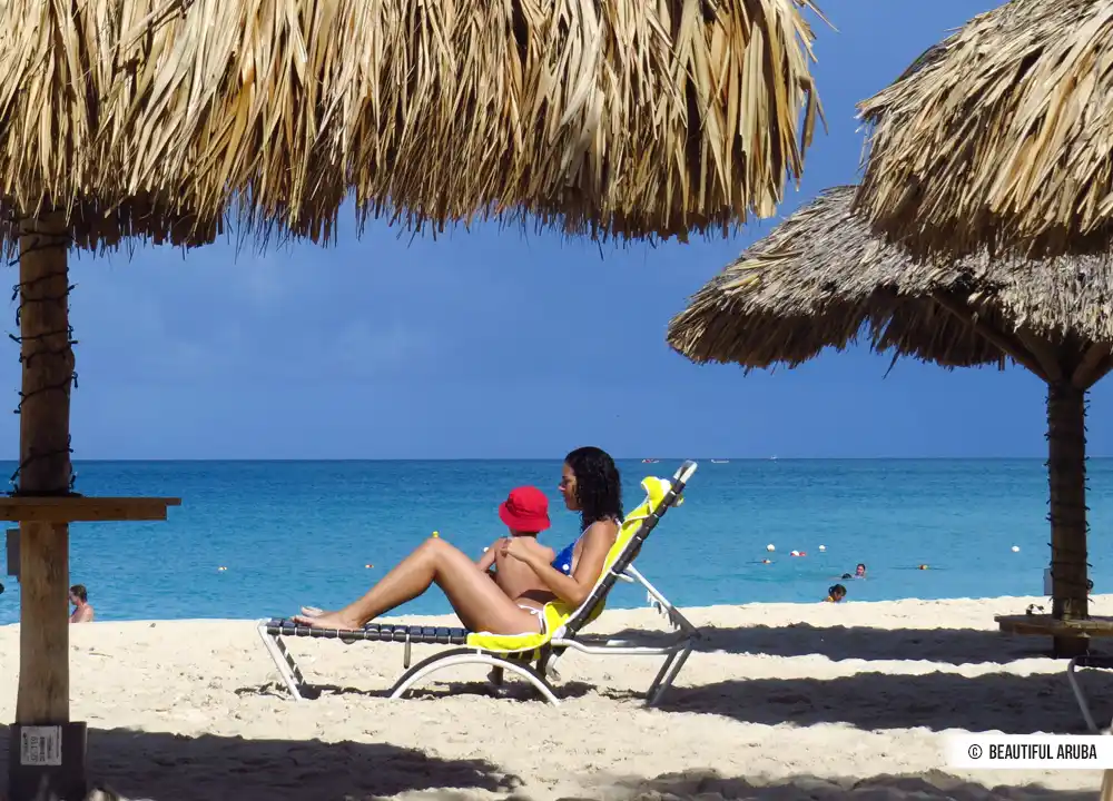 Zonne op strand van Aruba