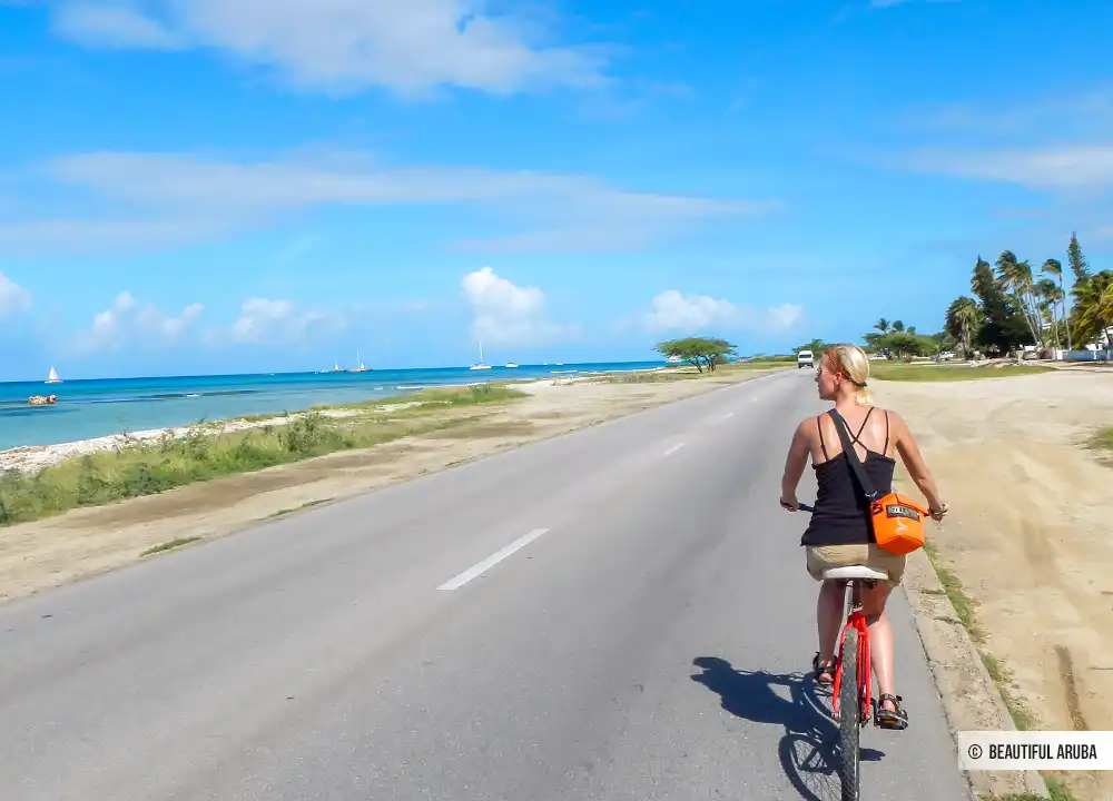 Fietesen langs kust op Aruba
