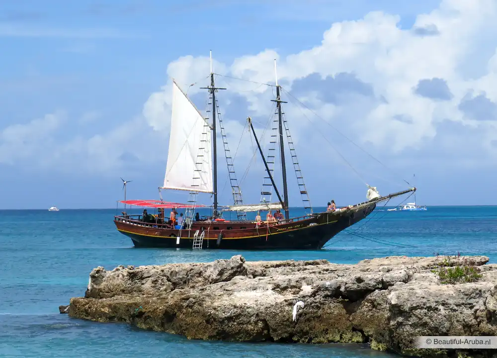 Zeilboot bij Malmok Beach Aruba